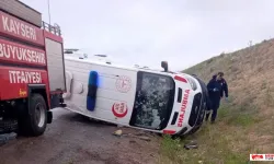 Kayseri'de Ambulans Kaza Yaptı: 3 Sağlık Çalışanı Yaralandı!