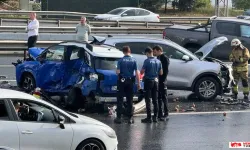 İstanbul TEM Otoyolu'nda Meydana Gelen Zincirleme Kazada 2 Kişi Hayatını Kaybetti